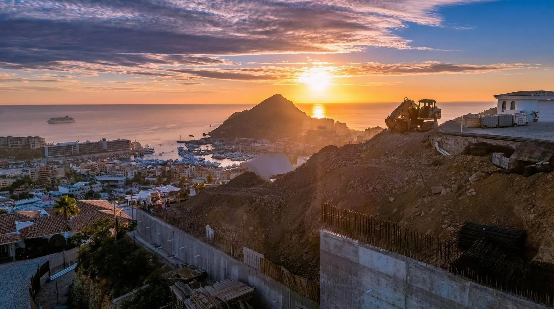 Villa del León, Pedregal, under construction at sunset — marina, cruise ship, and Land’s End